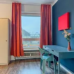 Spacious Flat 2nd Floor Near Station Apartmán *