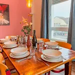 Spacious Flat 2nd Floor Near Station *