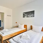 Appartement Spacious Flat 2nd Floor Near Station