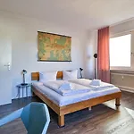 Spacious Flat 2nd Floor Near Station Appartement *