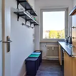 Spacious Flat 2nd Floor Near Station