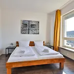 Apartmán Spacious Flat 2nd Floor Near Station