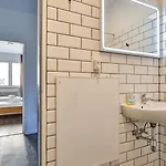 Spacious Flat 2nd Floor Near Station *
