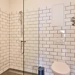 Spacious Flat 2nd Floor Near Station Apartmán