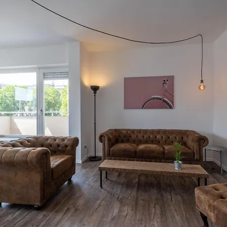 Spacious Flat 2nd Floor Near Station