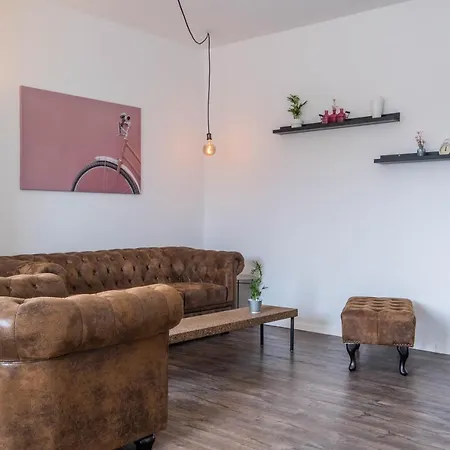 Spacious Flat 2nd Floor Near Station Καρλσρούη