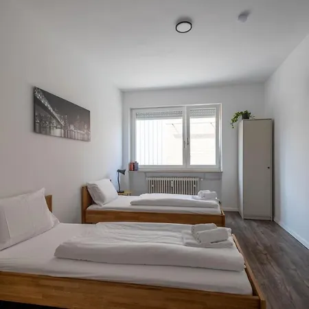 Spacious Flat 2nd Floor Near Station 卡尔斯鲁厄