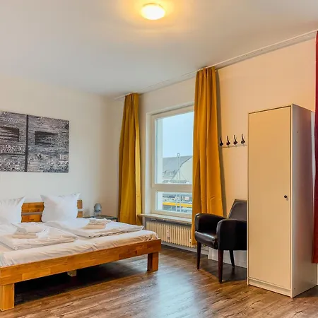 Spacious Flat 2nd Floor Near Station Apartmán