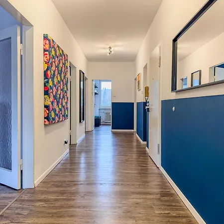 Spacious Flat 2nd Floor Near Station *