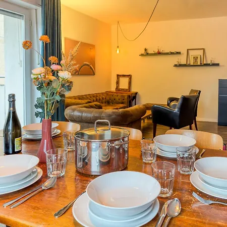 Spacious Flat 2nd Floor Near Station *