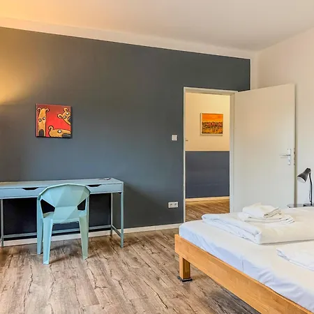 Spacious Flat 2nd Floor Near Station