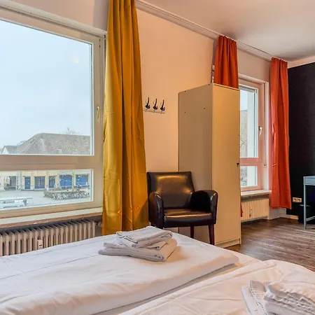 Spacious Flat 2nd Floor Near Station