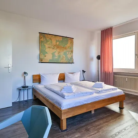 Spacious Flat 2nd Floor Near Station Апартаменты *