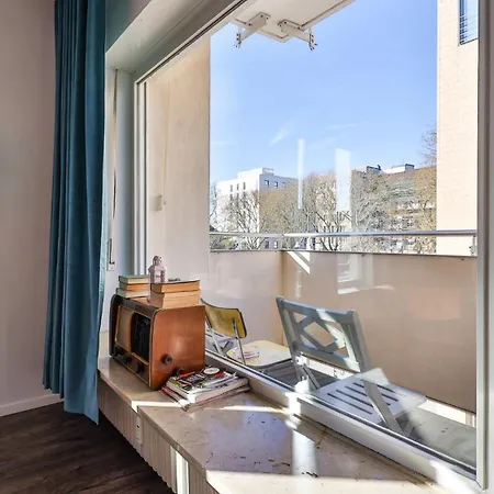 Spacious Flat 2nd Floor Near Station Апартаменты