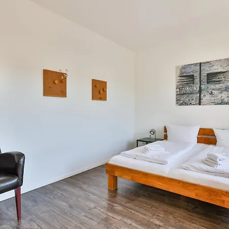 Spacious Flat 2nd Floor Near Station Apartamento Karlsruhe
