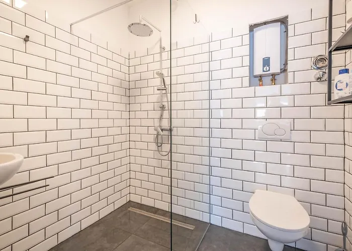 Spacious Flat 2nd Floor Near Station *