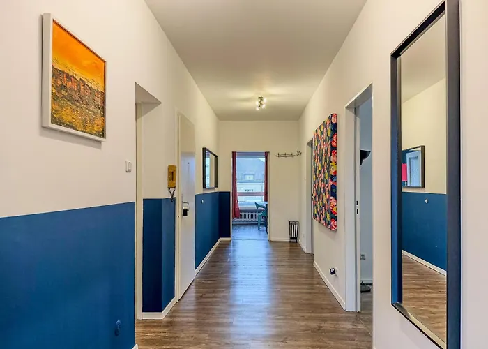 Spacious Flat 2nd Floor Near Station Apartment *