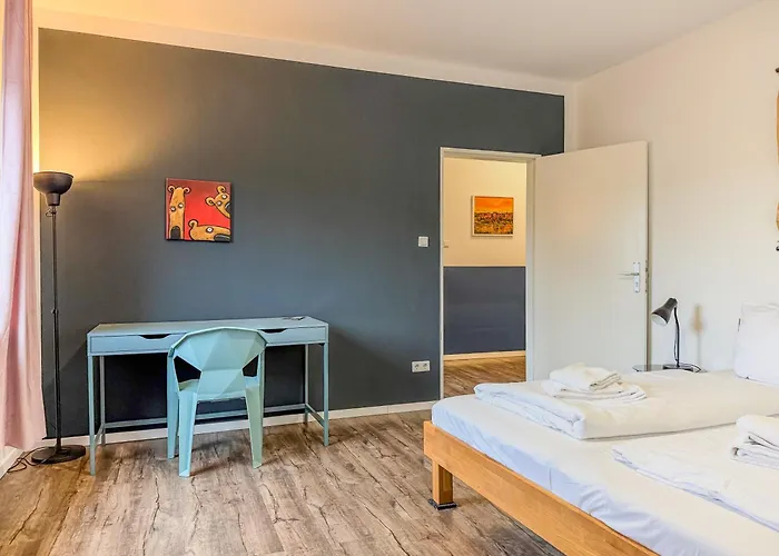 Spacious Flat 2nd Floor Near Station