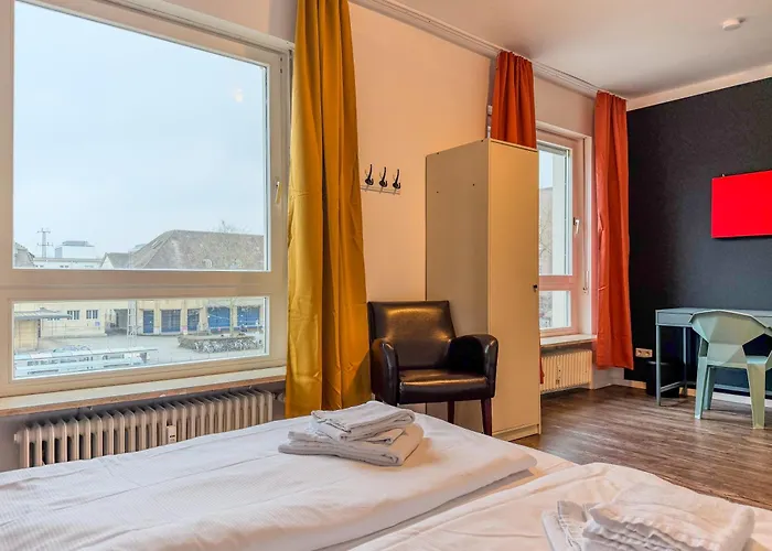 Spacious Flat 2nd Floor Near Station